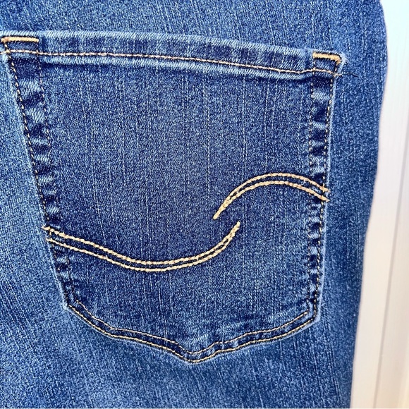 Signature by Levi Strauss Women's Blue Jeans - Picture 4 of 5